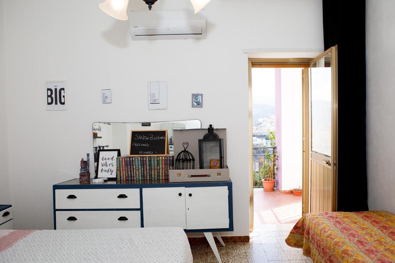 Santu Bustianu Bed & Breakfast Orgosolo Ngoại thất bức ảnh
